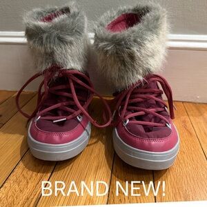 CROCS Women's Burgundy Faux Fur Winter Boots BRAND NEW. NEVER WORN. #CROCS